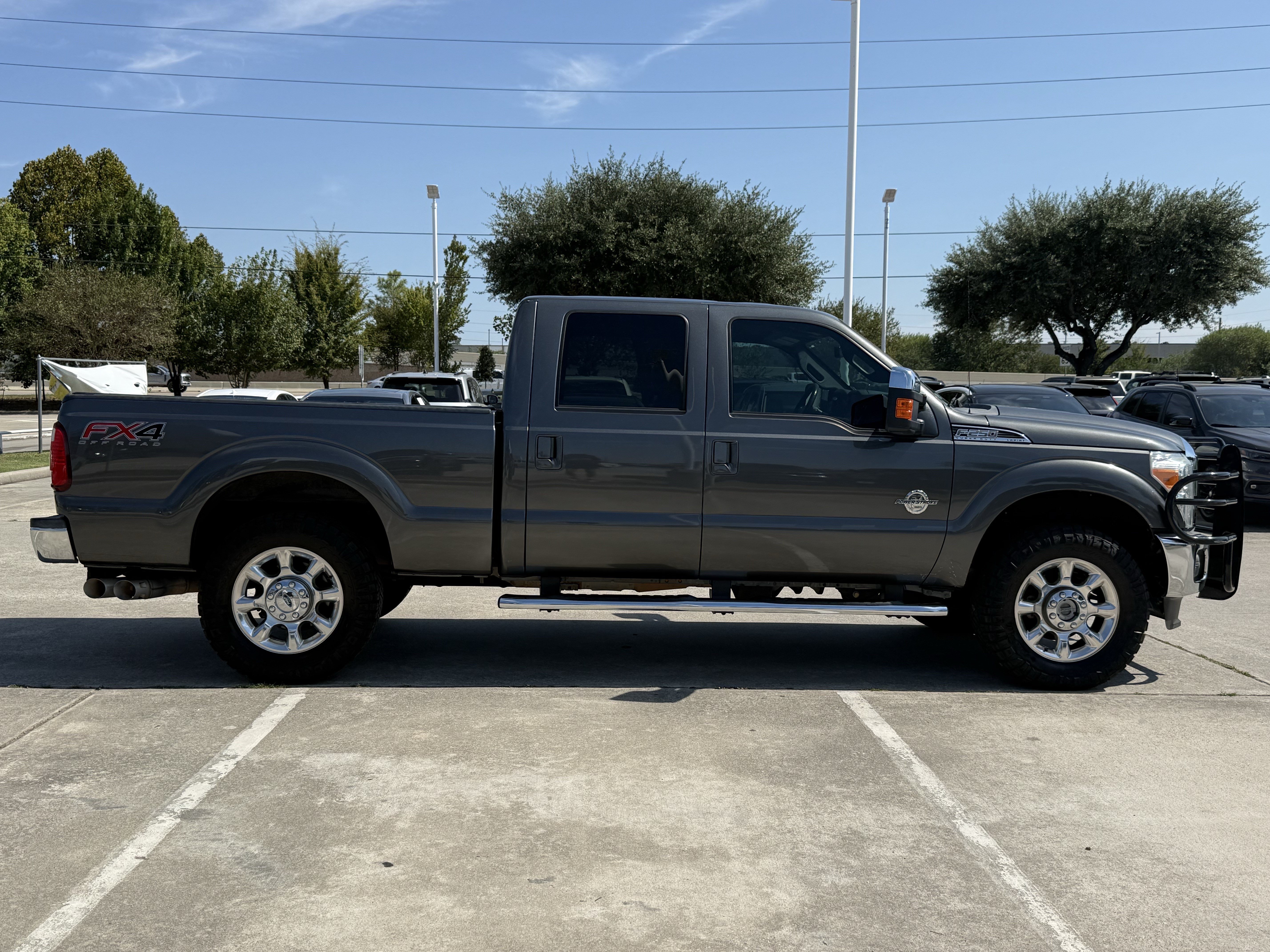 Used 2015 Ford F250 Lariat w/ Lariat Interior Package AWD/4WD image 3