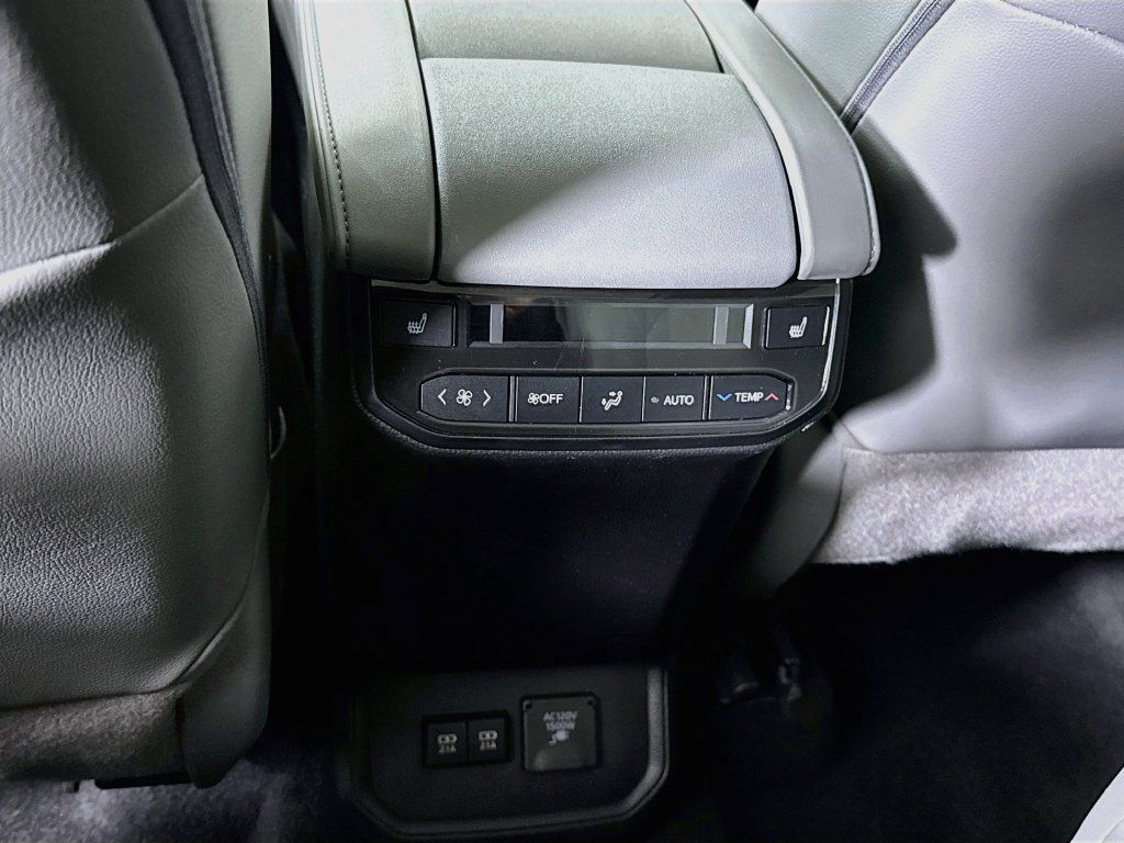 Certified 2020 Toyota Highlander Platinum AWD/4WD image 30