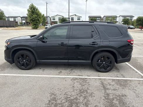 Used 2025 Honda Pilot Black Edition image 2