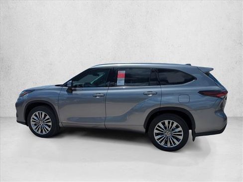 New 2026 Toyota Highlander Platinum AWD/4WD image 8