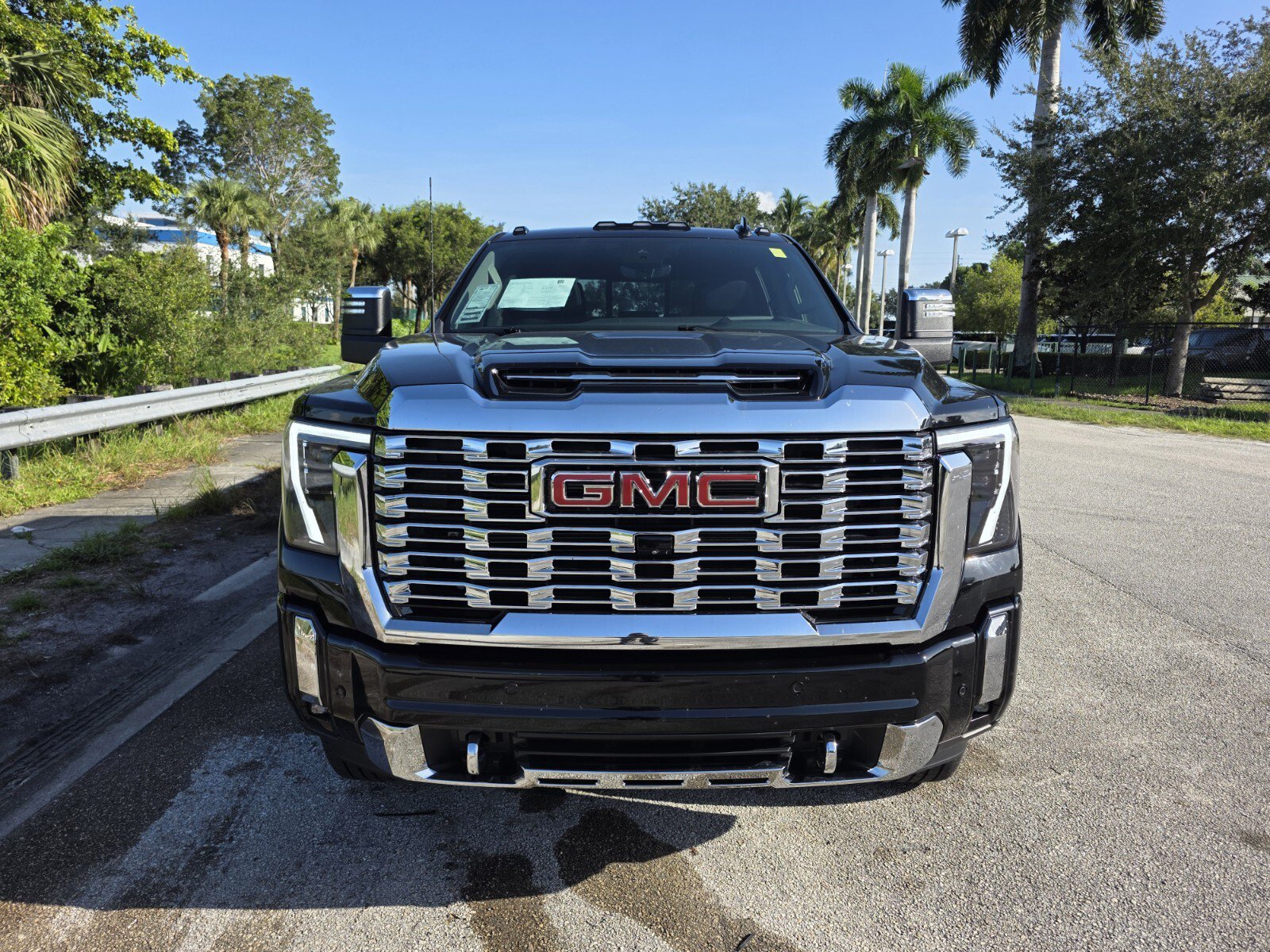 Used 2025 GMC Sierra 2500 Denali w/ Denali Reserve Package AWD/4WD image 8