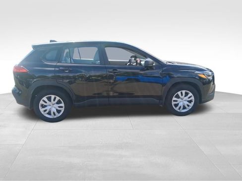 Used 2025 Toyota Corolla Cross L FWD image 4
