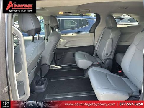 Used 2021 Toyota Sienna XLE AWD/4WD image 17