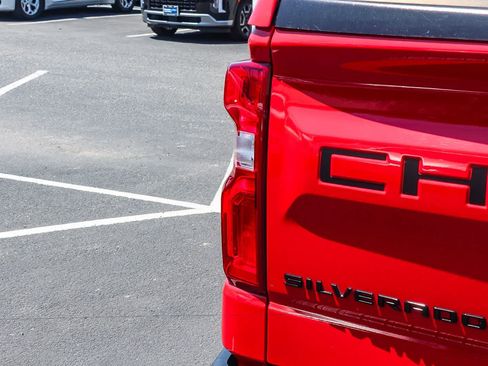 Used 2021 Chevrolet Silverado 1500 LT Trail Boss w/ Bed Protection Package AWD/4WD image 8