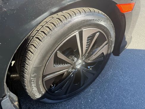 Used 2018 Honda Civic EX image 12