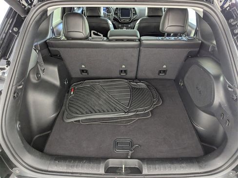 Used 2020 Jeep Cherokee Limited image 19