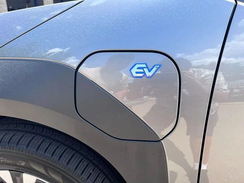 Used 2023 Subaru Solterra AWD image 15