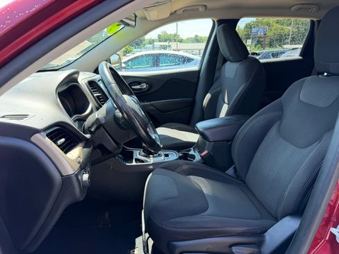 Used 2016 Jeep Cherokee Latitude FWD image 10