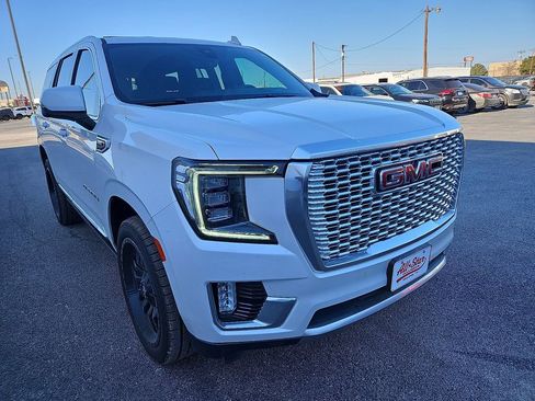 Used 2021 GMC Yukon Denali w/ Denali Premium Package image 11