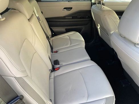 New 2025 Nissan Pathfinder SL image 14