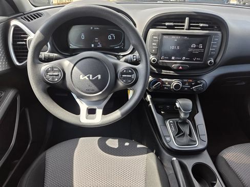 Used 2025 Kia Soul LX w/ LX Technology Package FWD image 22