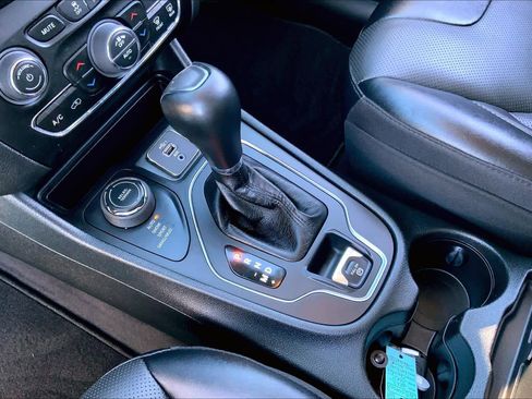 Used 2022 Jeep Cherokee Latitude Lux image 15