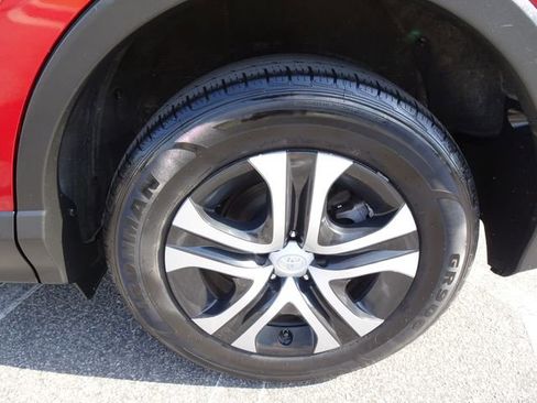 Used 2017 Toyota RAV4 LE FWD image 33