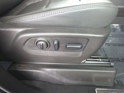 Used 2022 GMC Sierra 3500 Denali w/ Denali Black Diamond Edition image 13