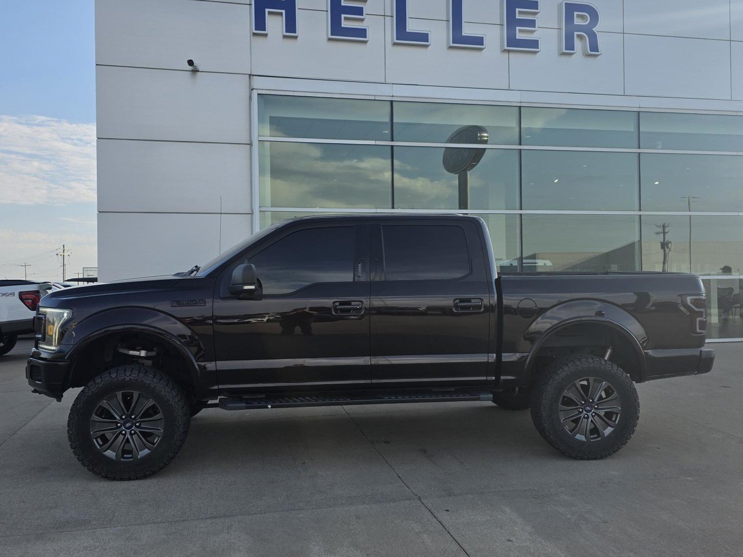 Used 2018 Ford F150 XLT w/ Equipment Group 302A Luxury AWD/4WD image 3