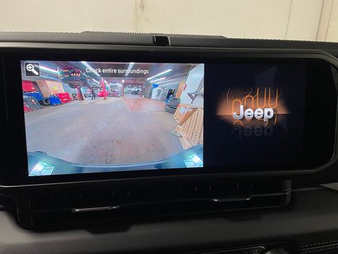 New 2025 Jeep Gladiator Sport image 21