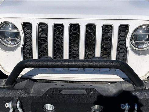 Certified 2020 Jeep Gladiator Overland AWD/4WD image 30