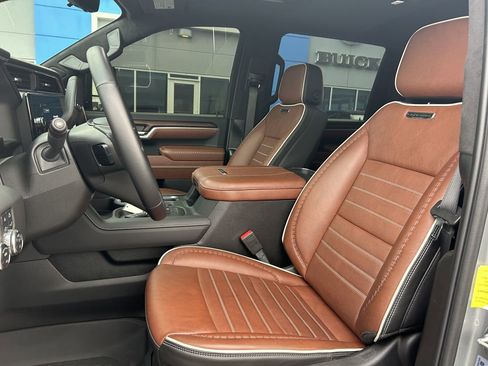 Used 2025 GMC Sierra 3500 Denali Ultimate image 8