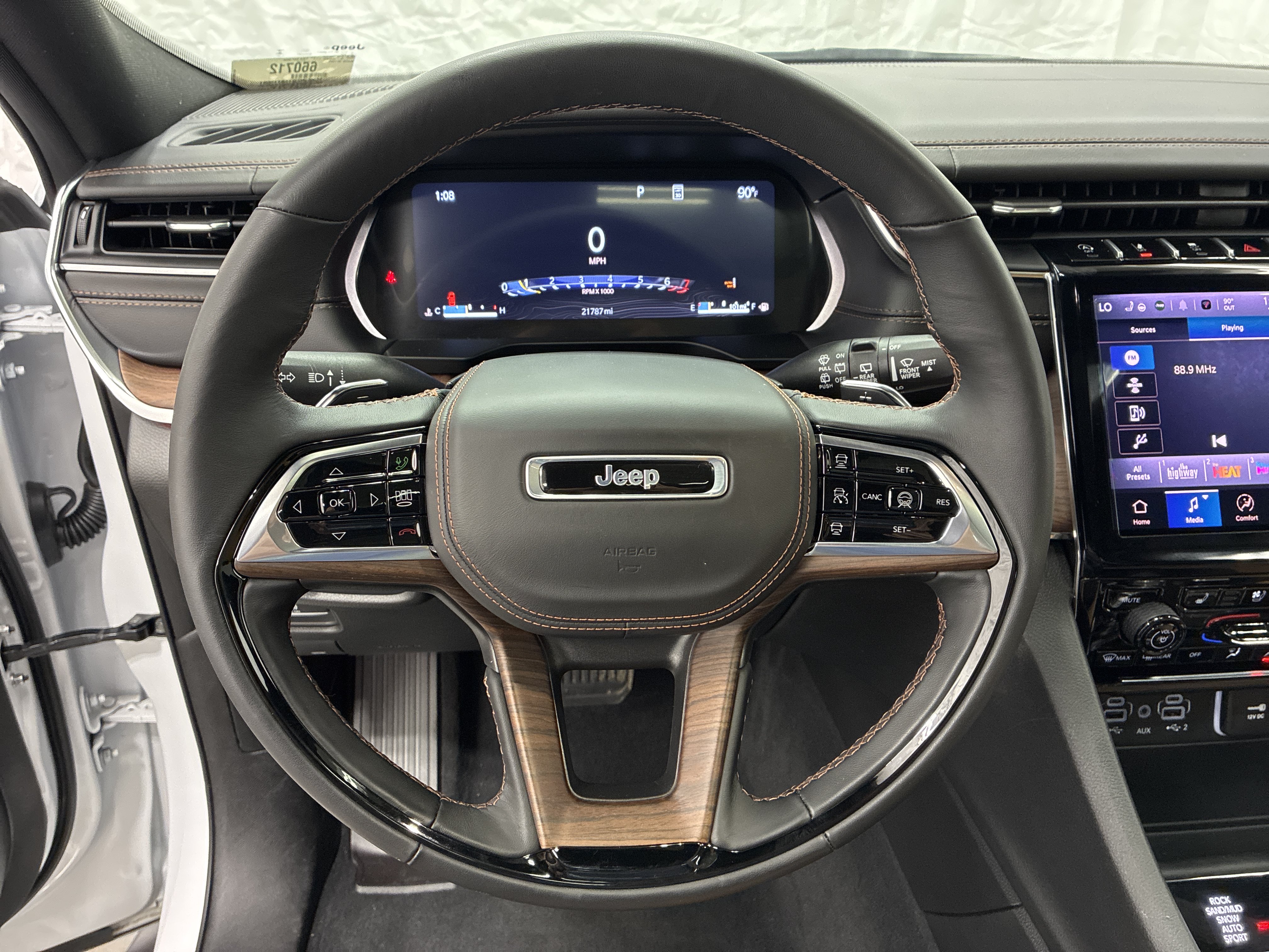 Certified 2025 Jeep Grand Cherokee Summit AWD/4WD image 28