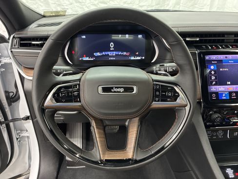 Certified 2025 Jeep Grand Cherokee Summit AWD/4WD image 28