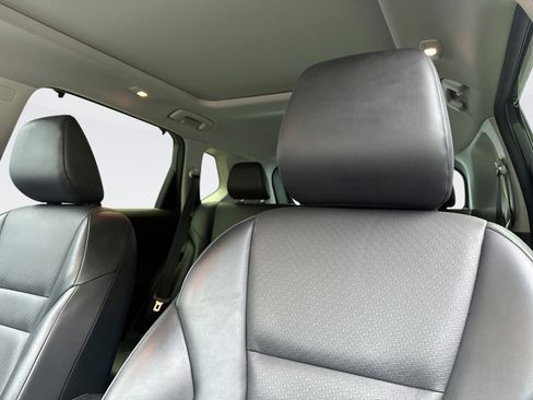 Used 2023 Nissan Rogue SV w/ SV Premium B Package image 9