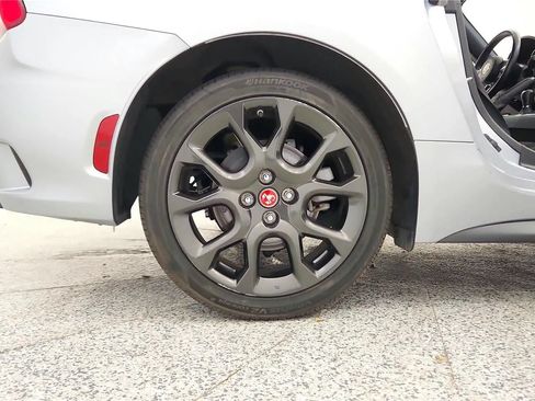 Used 2020 FIAT 124 Spider Abarth RWD image 13