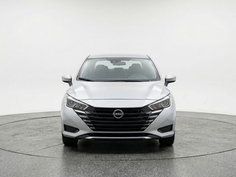 Used 2025 Nissan Versa SV image 2