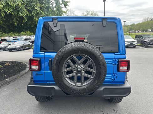 Used 2024 Jeep Wrangler Unlimited Sport AWD/4WD image 4