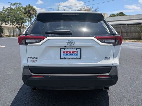 Used 2020 Toyota RAV4 XLE w/ Convenience Package FWD image 5
