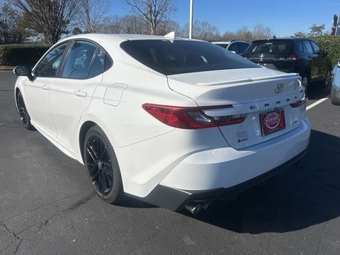 Used 2025 Toyota Camry SE image 7