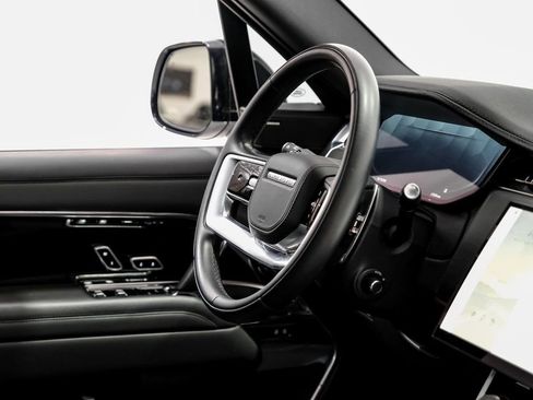 Used 2023 Land Rover Range Rover SE image 12