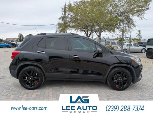 Used 2020 Chevrolet Trax LT w/ Redline Edition image 2