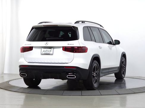 Used 2024 Mercedes-Benz GLB 250 4MATIC image 11