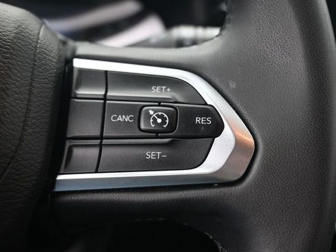 Used 2024 Jeep Compass Latitude image 16