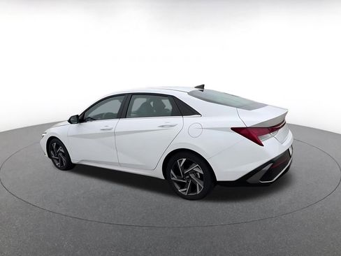 Used 2025 Hyundai Elantra Limited image 10