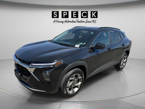 Used 2025 Chevrolet Trax LT w/ LT Convenience Package FWD image 1