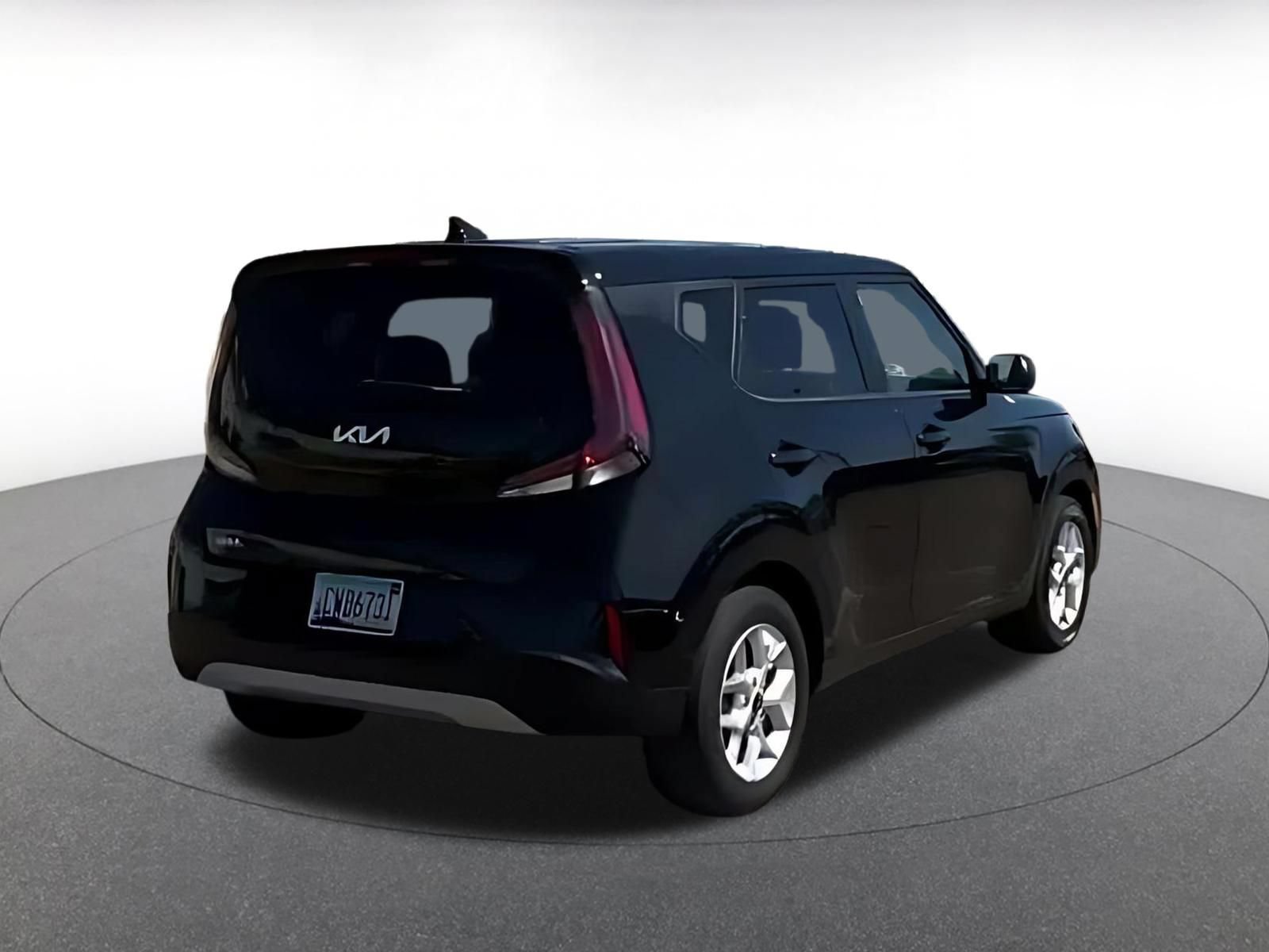 Used 2025 Kia Soul LX w/ LX Technology Package FWD image 12