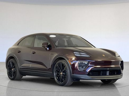 Certified 2025 Porsche Macan Electric RWD image 10
