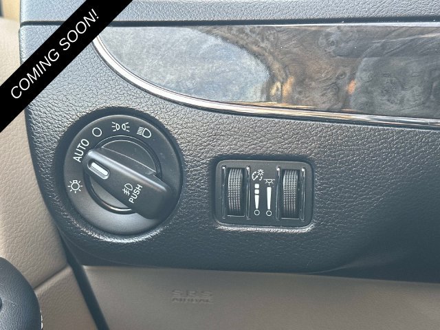 Used 2016 Chrysler Town & Country Touring-L FWD image 25
