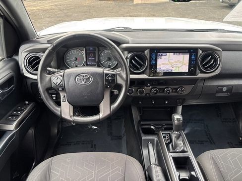 Used 2017 Toyota Tacoma TRD Off-Road image 21