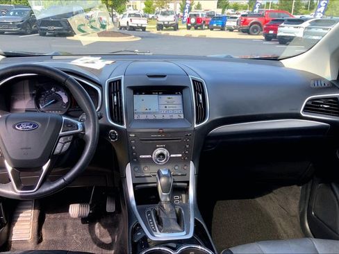 Used 2018 Ford Edge Titanium w/ Equipment Group 301A AWD/4WD image 10