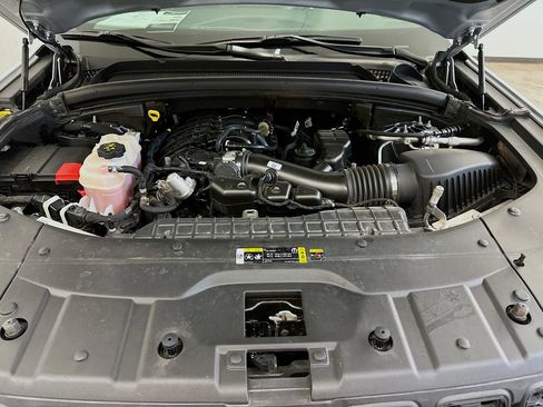 Used 2024 Jeep Grand Cherokee L Laredo image 35