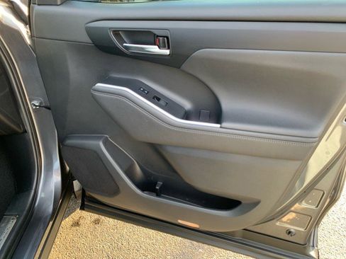 Used 2023 Toyota Highlander XSE image 21