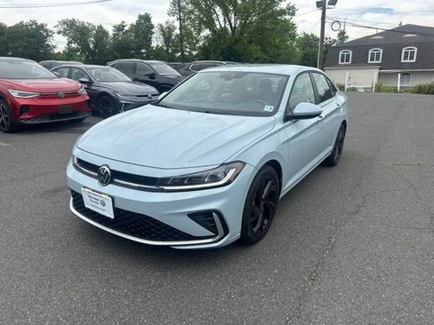 Used 2025 Volkswagen Jetta SE w/ Black Wheel Package FWD image 1