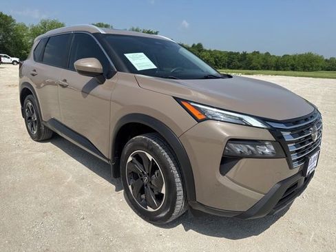 Used 2024 Nissan Rogue SV w/ SV Premium Package FWD image 7