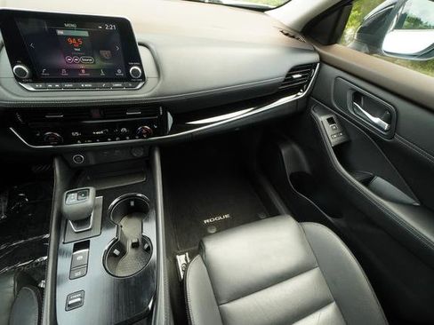 Used 2023 Nissan Rogue SL FWD image 12