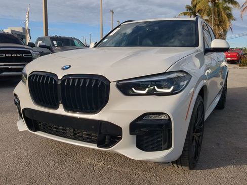 Used 2021 BMW X5 M50i w/ Premium Package image 9