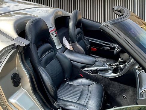 Used 2002 Chevrolet Corvette Convertible w/ Preferred Equipment Group2 image 7