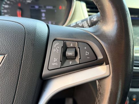 Used 2019 Chevrolet Trax LT w/ LT Convenience Package FWD image 17