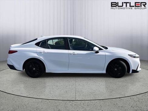 Certified 2025 Toyota Camry SE image 6